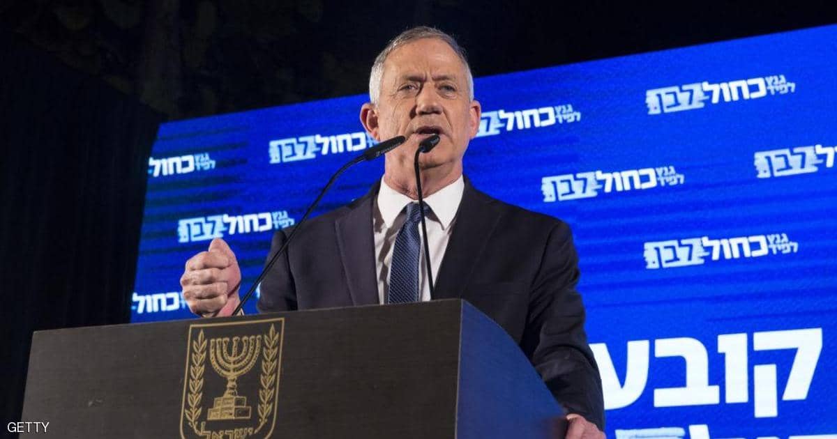 الرئيس الإسرائيلي يكلف منافس نتانياهو بتشكيل حكومة