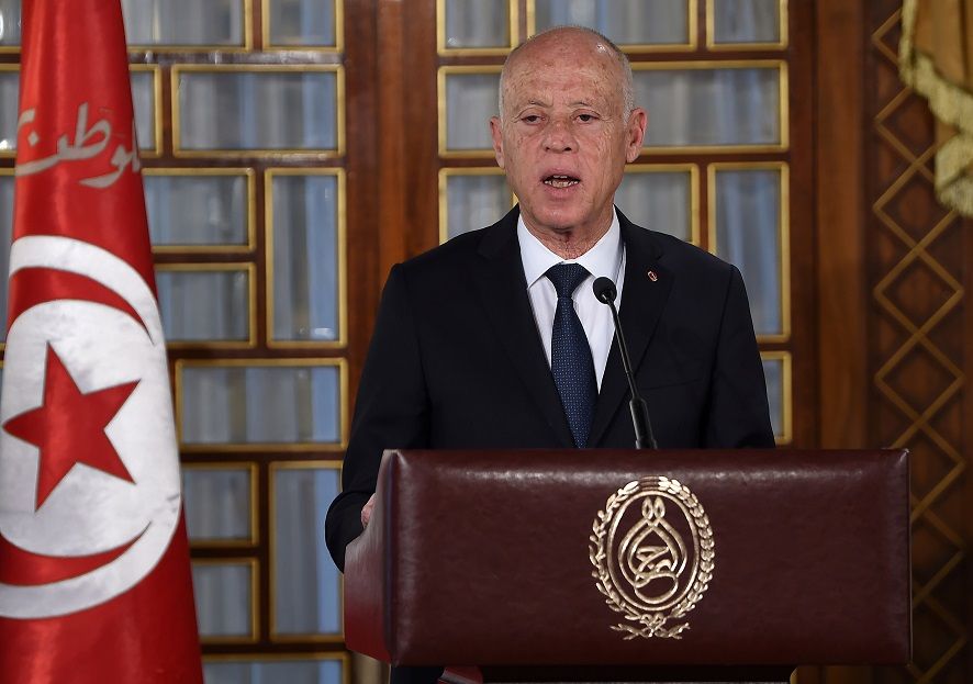 الرئيس التونسي يعلن عزلاً شاملاً للبلاد بسبب كورونا