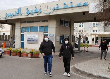 طبّاخ في إحدى أشهر المستشفيات في بيروت “مصاب بكورونا”
