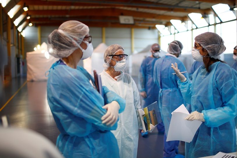 مستشفيات باريس تقترب من حد العجز عن استقبال مصابي كورونا
