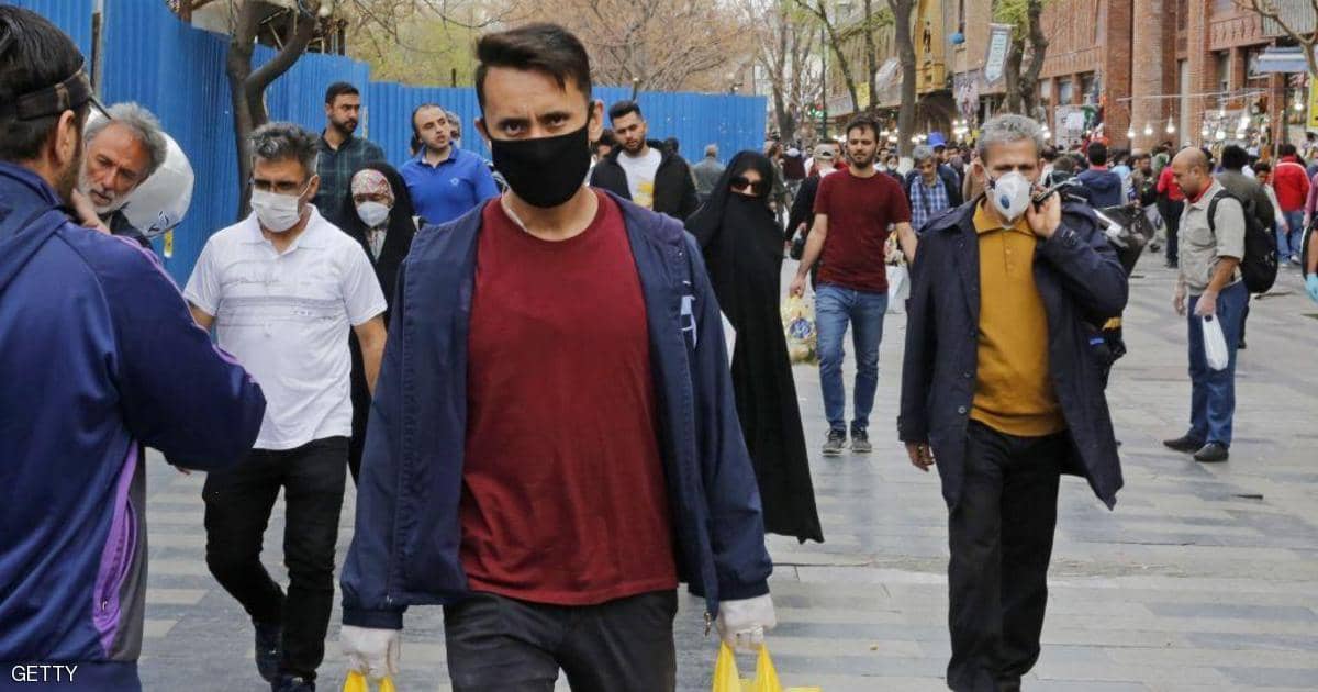 إيران تعلن هبوط عدد وفيات كورونا تحت المئة لليوم الثاني
