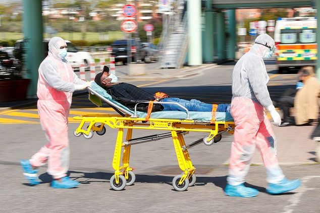 ارتفاع الوفيات في إيطاليا من فيروس كورونا وانخفاض بحالات الإصابة