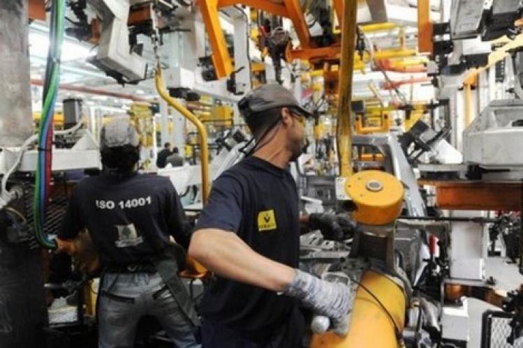 الحكومة تواجه “البؤر الصناعية” لكورونا بإغلاق 10 مصانع بطنجة