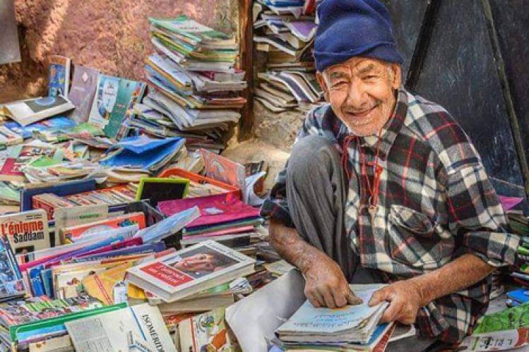 الشائعةُ تقتل “المرّاكشي” أشهر بائع للكتب المستعملة