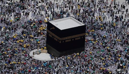 المملكة العربية السعودية تعلق أداء الصلوات والتراويح في الحرمين في رمضان