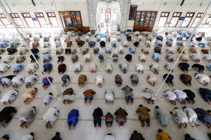 باكستان ترفع القيود عن صلاة الجماعة بالمساجد مع اقتراب رمضان