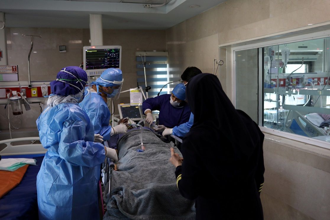 بسبب اعتقاد خاطئ حول فيروس كورونا…5 آلاف حالة تسمم في إيران