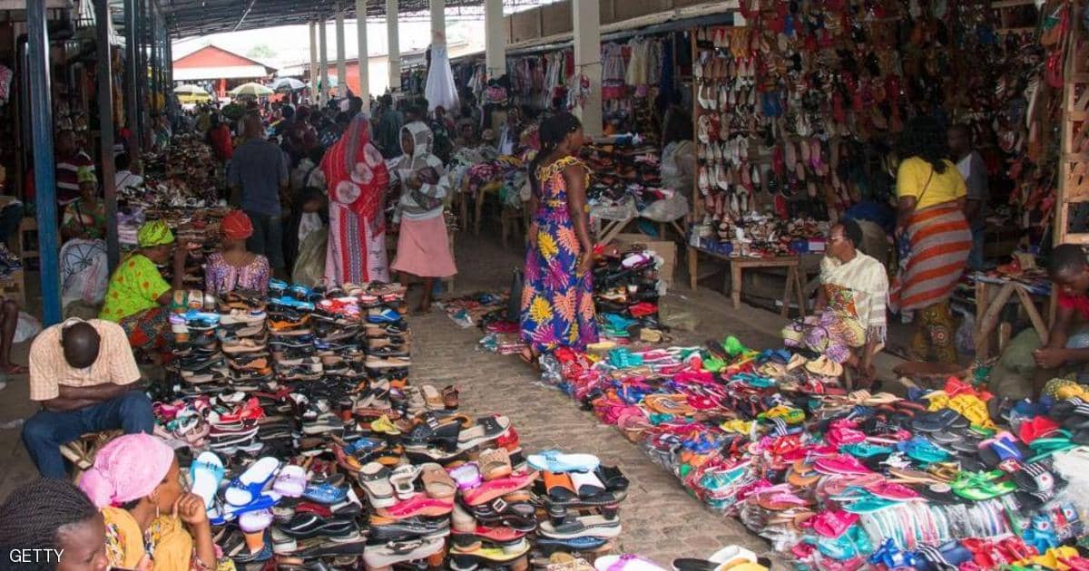بلد إفريقي يتحدى كورونا.. أسواق مفتوحة وشوارع مزدحمة