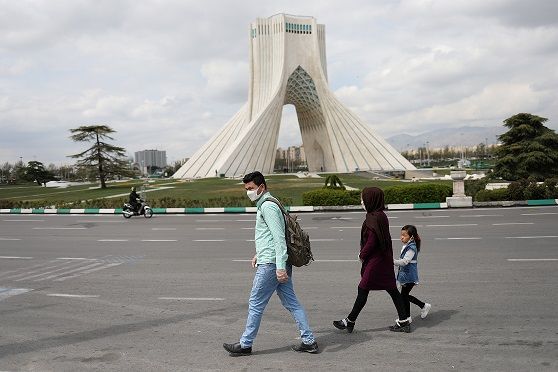 تقرير حكومي إيراني: كورونا تهدد نحو 5 ملايين شخص بالبطالة