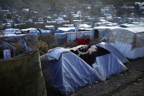ظهور فيروس كورونا بمخيم للاجئين في اليونان