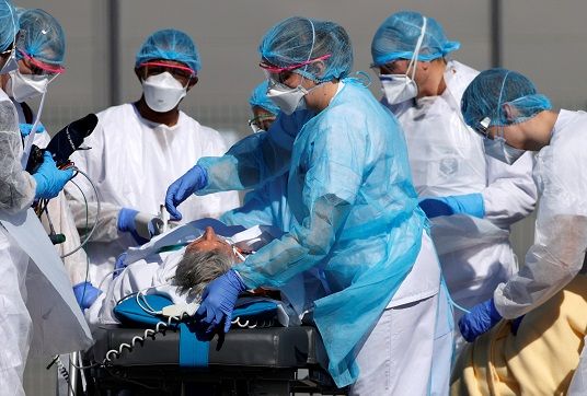 فرنسا  تتخطى الـ15 ألف وفاة بفيروس كورونا
