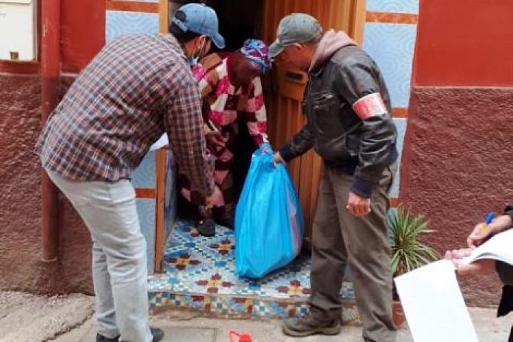 مئات الأسر تنال مساعدات غذائية في “آيت واد ريم”
