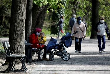 وزير الصحة البولندي: إرجاء الانتخابات هو الخيار الآمن بظل انتشار كورونا