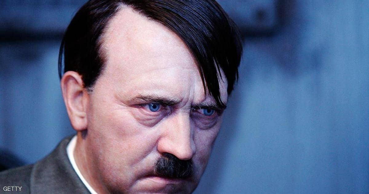 “أدولف هتلر” يطيح مسؤول أوروبي من منصبه