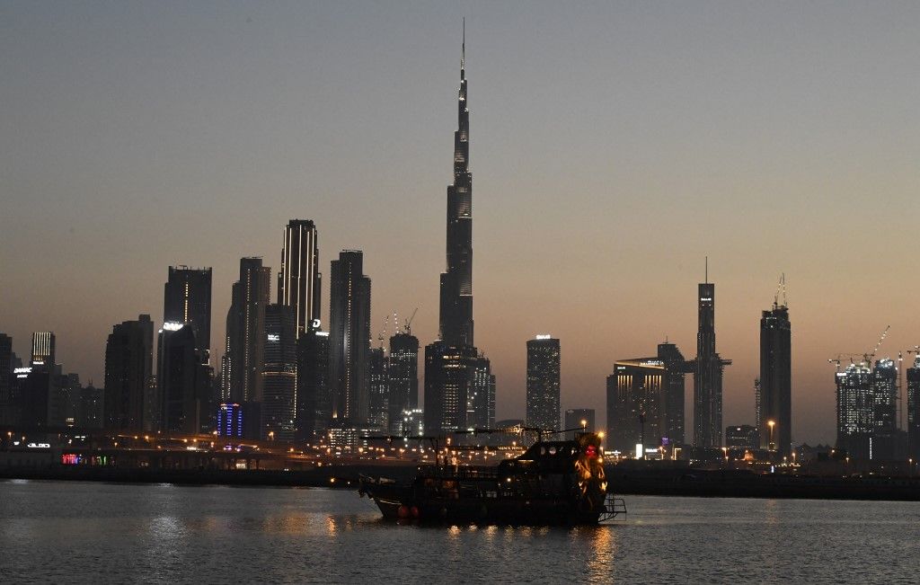 أكثر من 42 ألف فحص جديد لكورونا في الإمارات والكشف 726 إصابة
