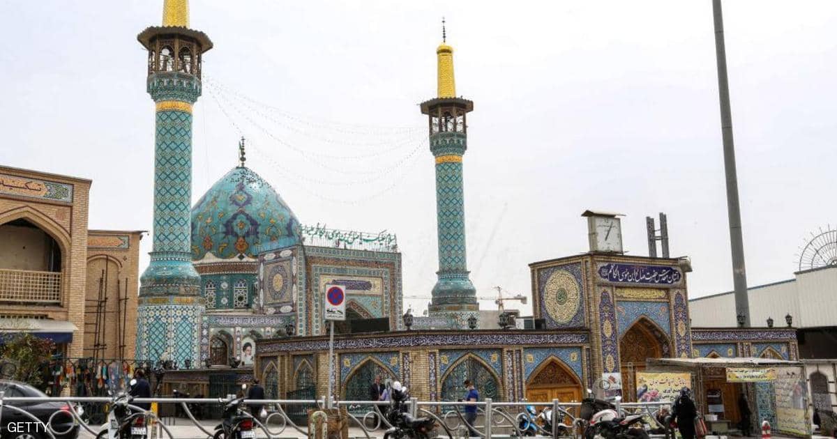 إيران تعلن إعادة فتح بعض المساجد