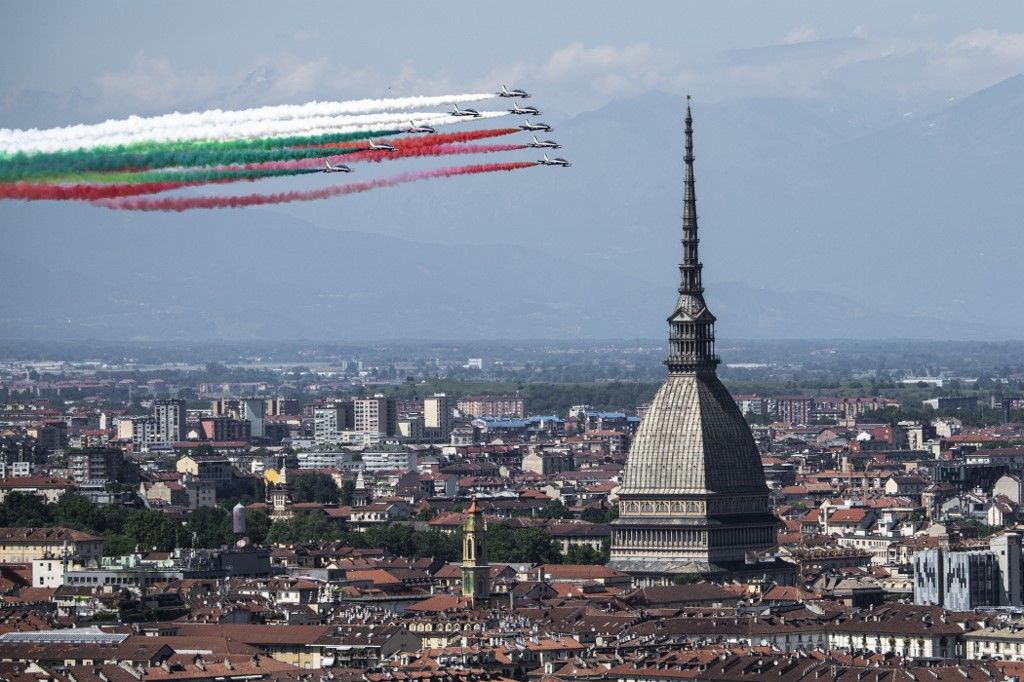 إيطاليا تسجل 92 وفاة و300 إصابة بكوفيد-19