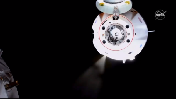 بعد الإطلاق الناجح لمهمة ديمو 2، التحام مركبة كرودراجون بمحطة الفضاء الدولية بنجاح