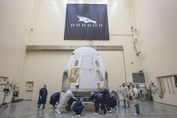 بفضل مركبة دراغون التابعة لسبيس إكس، سيُحلق رواد ناسا على متن مركبة فضائية جديدة للمرة الأولى منذ عقود