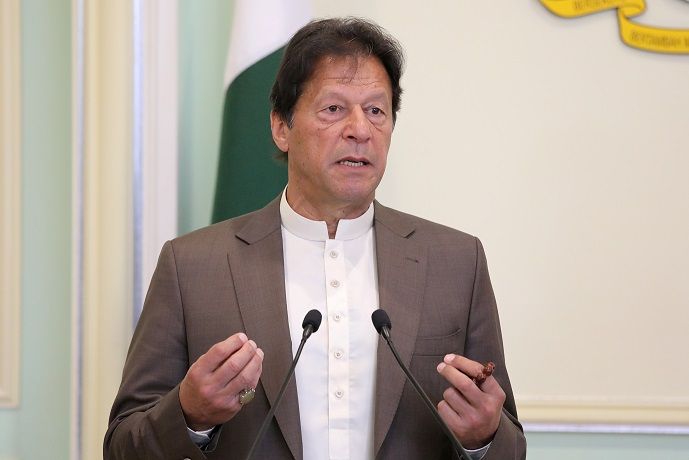 رئيس وزراء باكستان: لا نستطيع تمديد الإغلاق بالرغم من تفشي كورونا