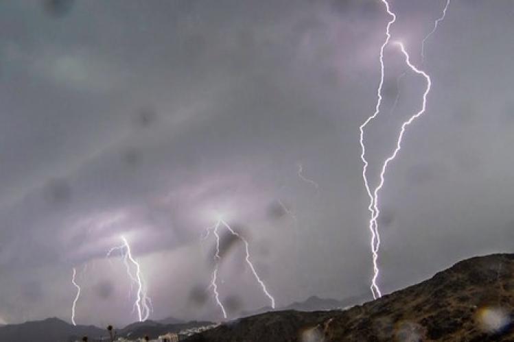 زخات رعدية ورياح قوية مرتقبة بمناطق في المغرب