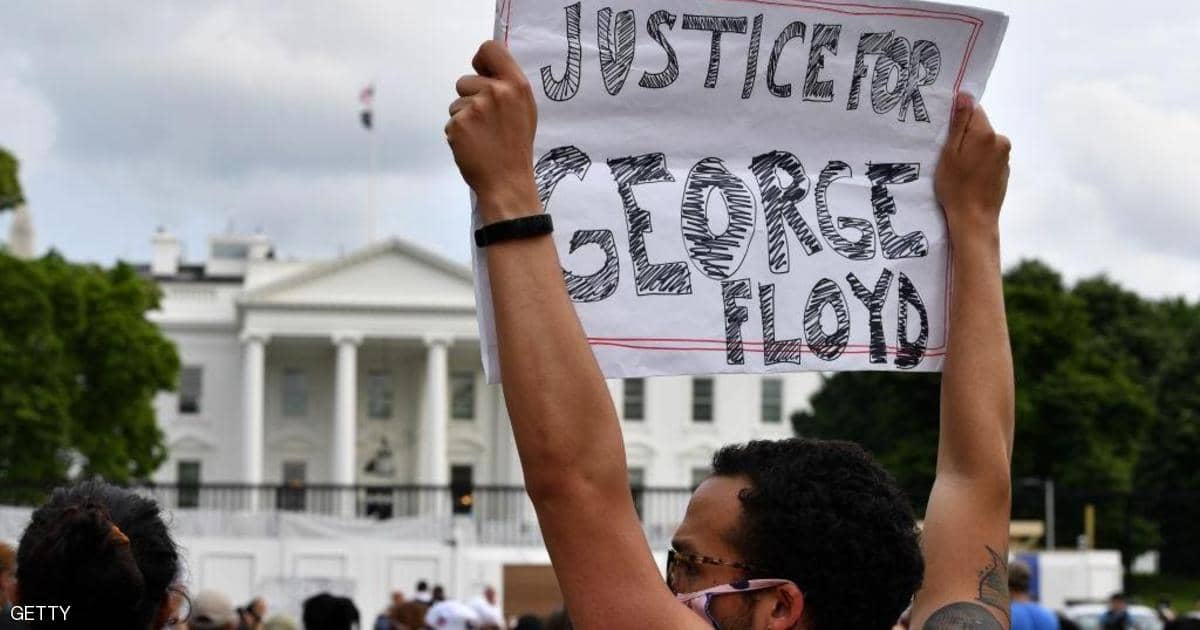 “صرخة غضب” أمام البيت الأبيض.. تظاهرات بالمئات