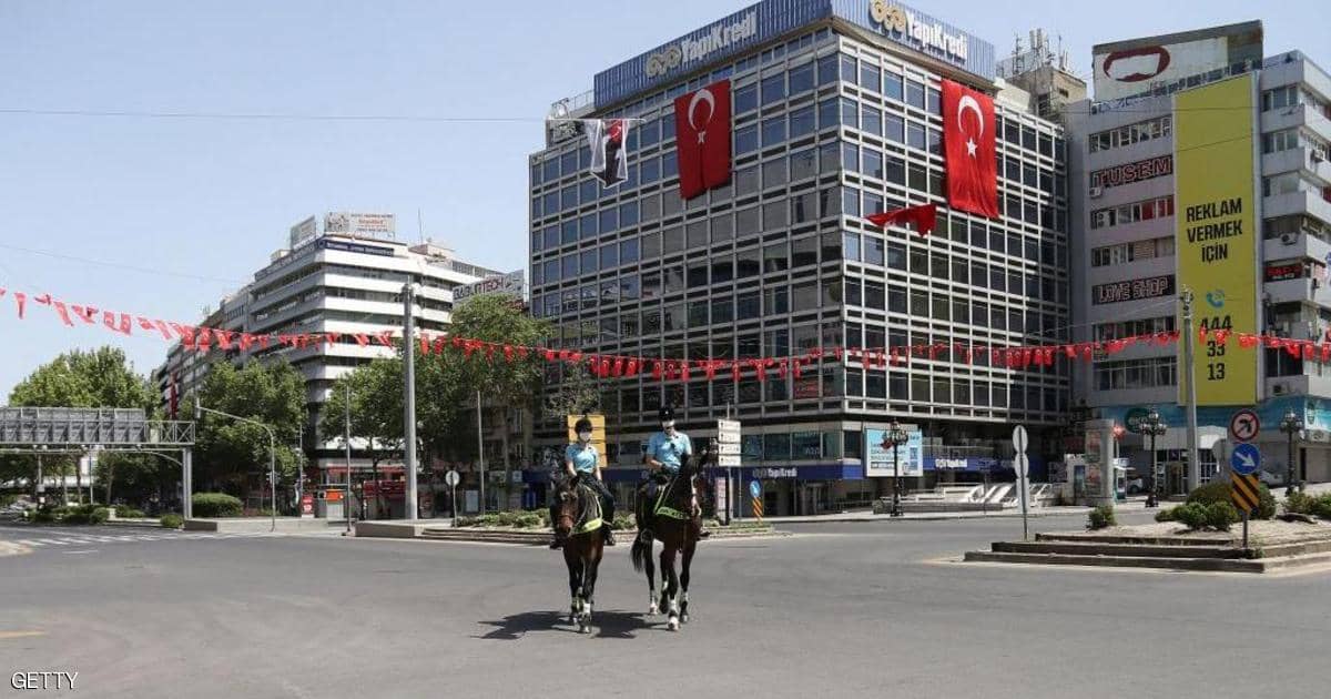 فرض عزل عام في أنحاء تركيا خلال عيد الفطر