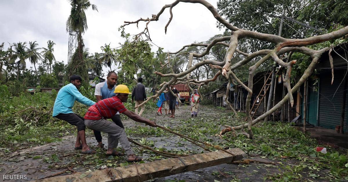 فيديو يرصد وحشية إعصار “أمفان” المدمر