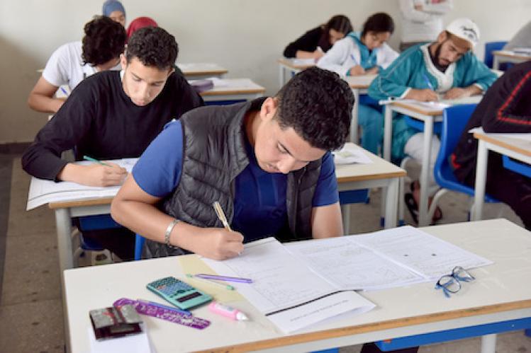 مدارس عمومية وخاصة تطلق دروس تقوية عن بعد لتلاميذ الباكالوريا