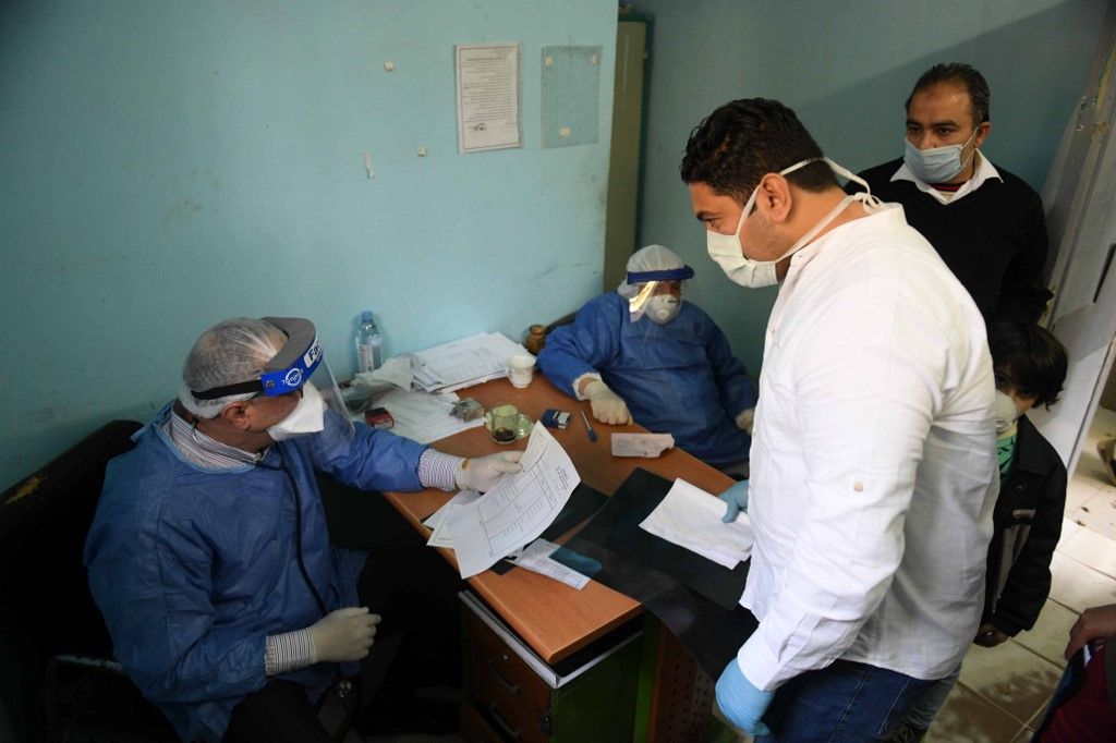 مصر تسجل 298 حالة إصابة جديدة بفيروس كورونا