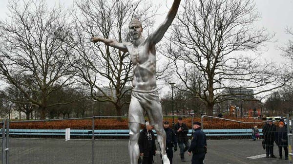 نقل تمثال إبراهيموفيتش إلى مكان آخر بعد تخريبه مجدداً