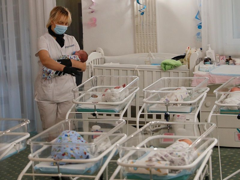 ولادة رضيع مصاب بكوفيد-19 في روسيا