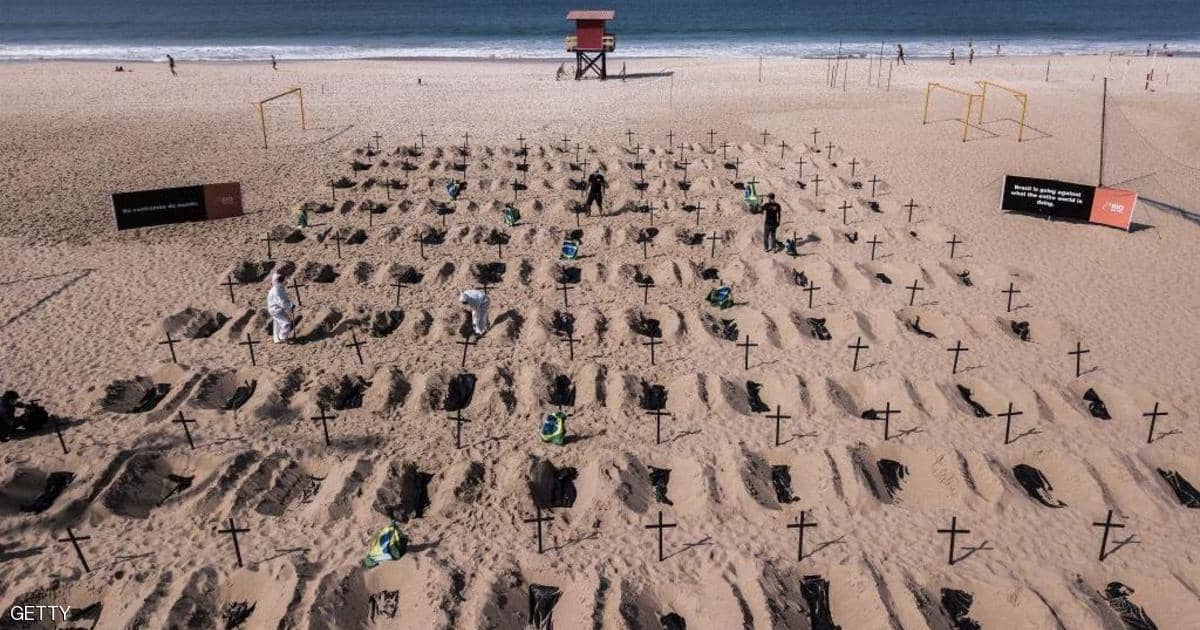 100 قبر على شاطئ.. آخر “احتجاجات كورونا”