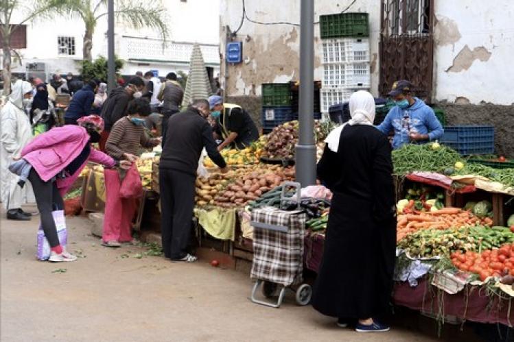 “أسواق عشوائية” تؤرق سكان العاصمة الاقتصادية