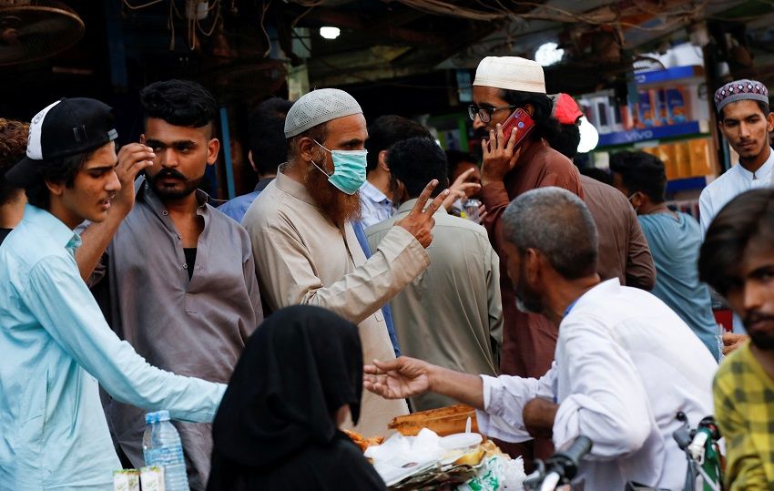 أكثر من 100 ألف إصابة بكورونا في باكستان