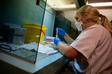إسبانيا تسجل 76 إصابة جديدة بفيروس كورونا
