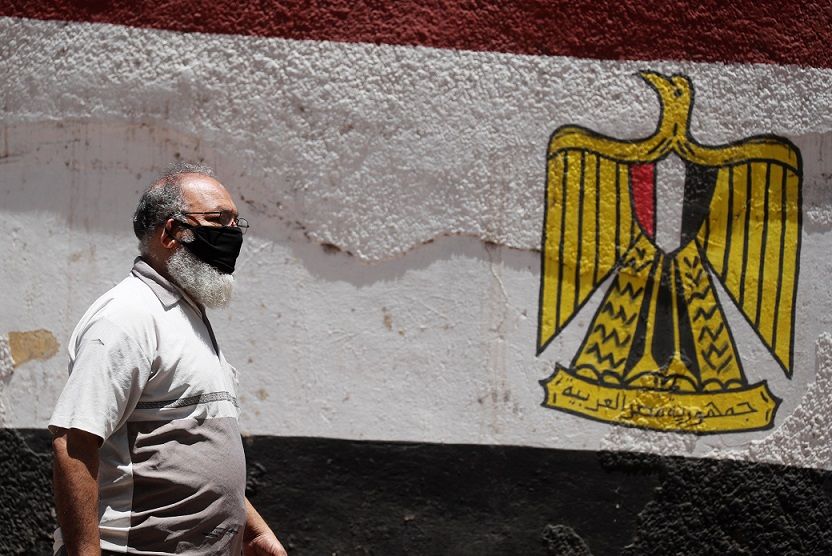 إصابات كورونا الجديدة تتراجع في مصر