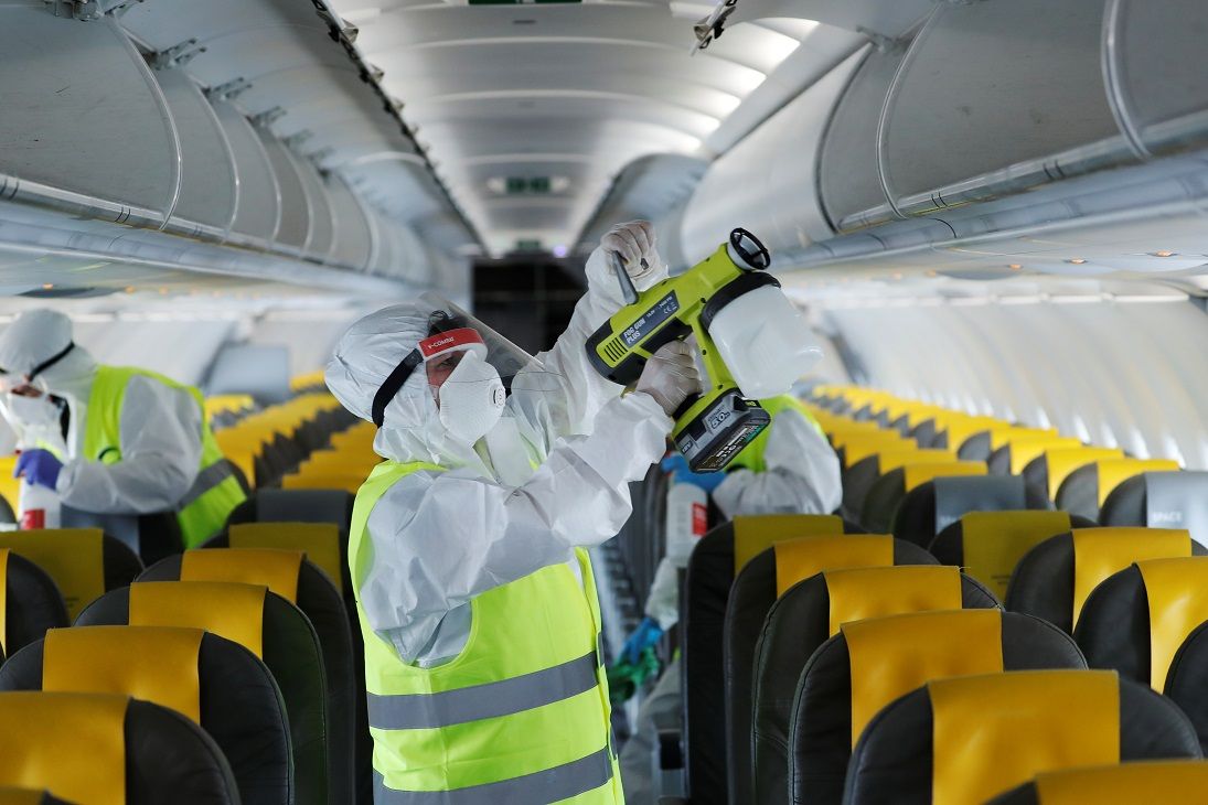 إيطاليا تحظر على ركاب الطائرات استخدام مقصورة الأمتعة فوق المقاعد