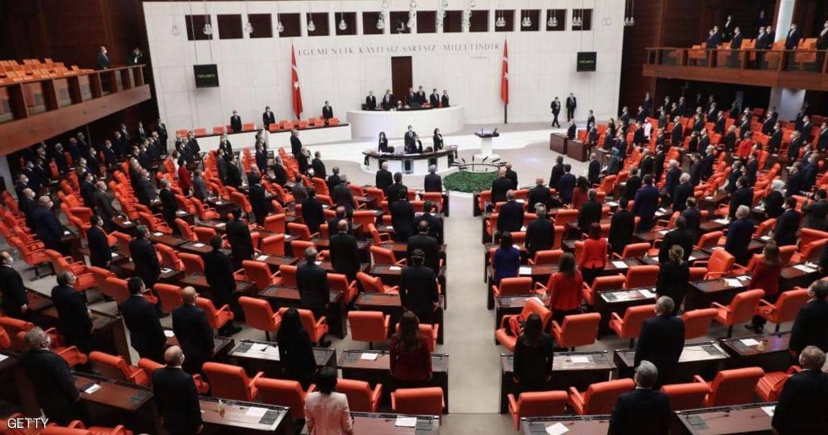 البرلمان التركي يسقط عضوية 3 نواب معارضين
