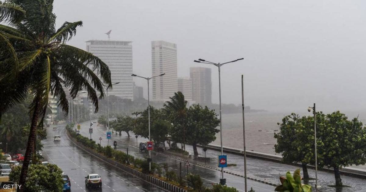الهند.. إعصار “نيسارغا” يجتاح بومباي