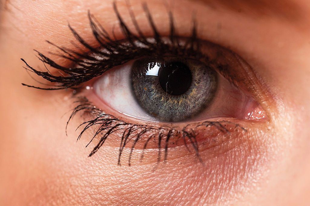 باحثون يكشفون: ”كورونا“ يُمكن أن ينتشر من خلال دموع العين!