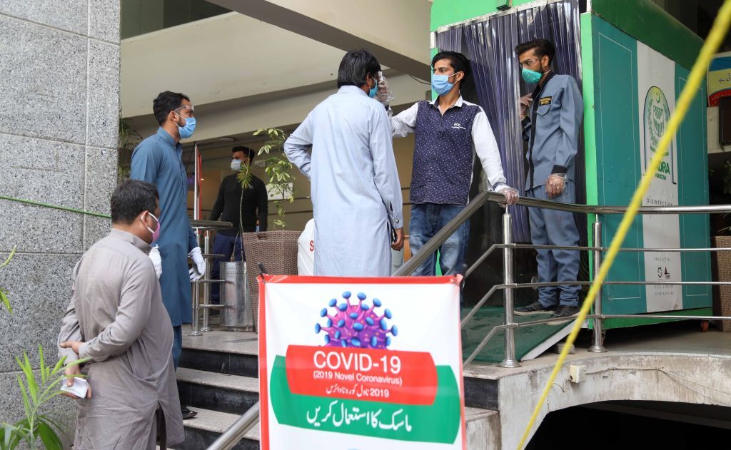 باكستان تواجه أسوأ الظروف في ظلّ ”كورونا“.. المستشفيات مُنهكة
