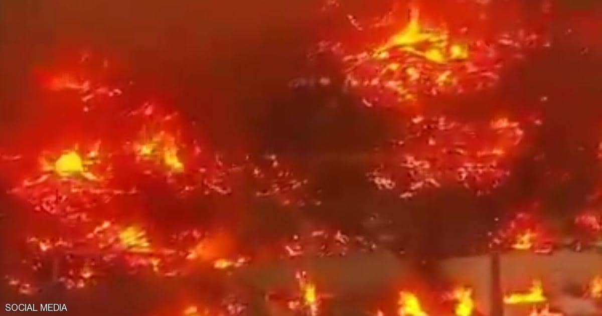 بالفيديو.. حريق هائل يلتهم مخازن عملاقة لـ”أمازون”