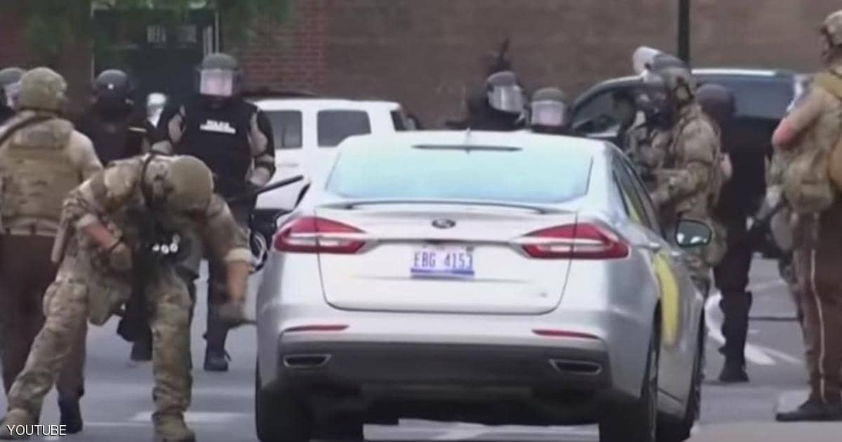 بالفيديو: ماذا فعل رجال الأمن بالسيارات خلال احتجاجات أميركا