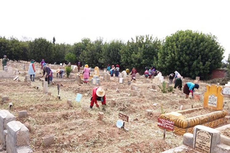 جمعية تُنظف مقبرة أولاد كناو ضواحي بني ملال