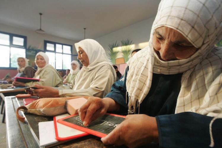 دعوة إلى فرض “إجبارية محو الأمية” بين المغاربة