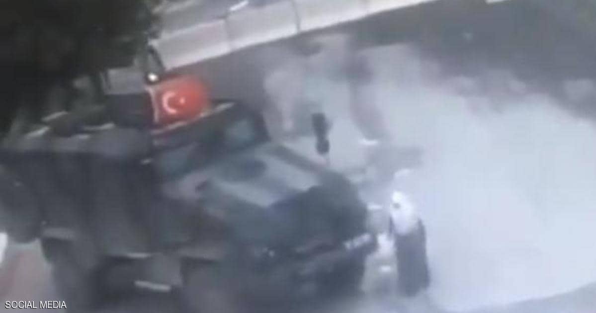 فيديو “الحادثة القديمة” يشعل تركيا.. مركبة عسكرية دهست مسنة