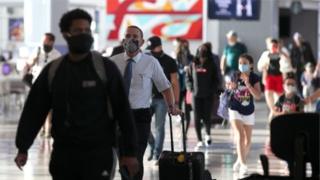 فيروس كورونا: كيف يمكن الحفاظ على أمان المسافرين جوا في ظل تفشي الوباء؟