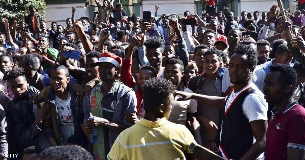 إثيوبيا تشدد إجراءات الأمن مع بدء جنازة المغني القتيل