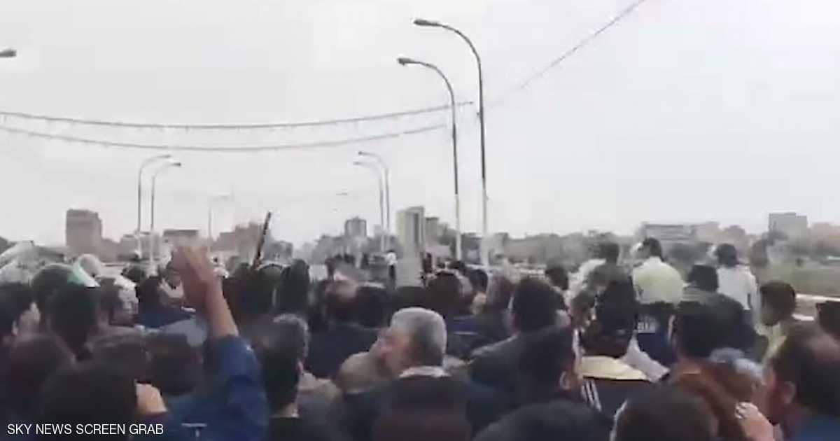 إيران.. الشرطة تهدد المتظاهرين بعد “اليوم المزعج”